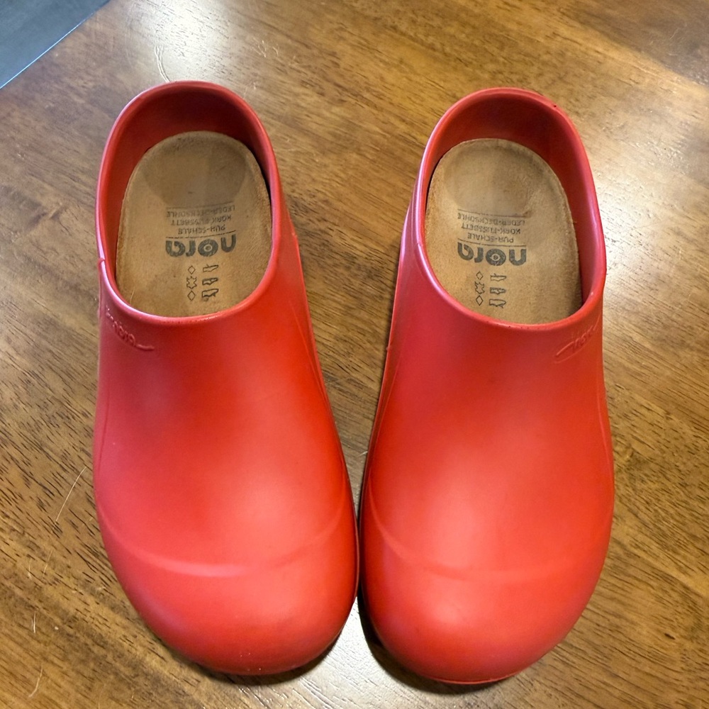 Red Mules by Troentorp